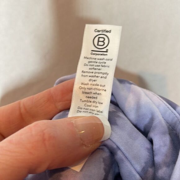 Athleta Elation Tie Dye Capri Leggings. Size XL. - Picture 11 of 12